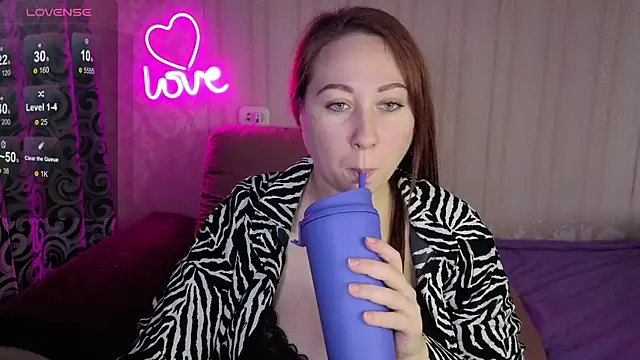 KellyCrystall online show from November 8, 6:50 am