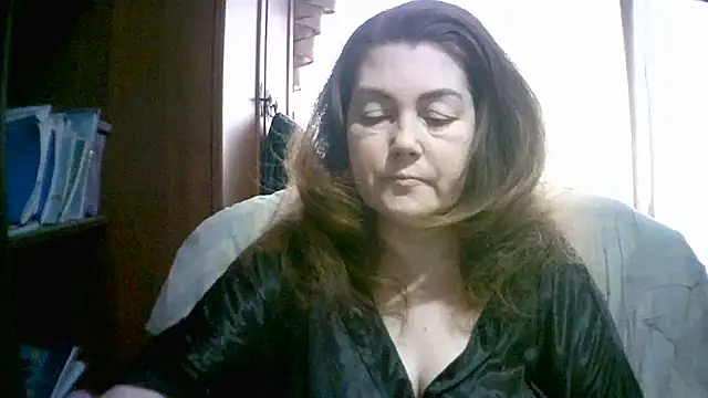 Snapshot of Madame-Butterfly chatting on November 13, 8:29 am Madame-Butterfly online show from November 13, 8:29 am