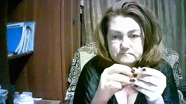 Snapshot of Madame-Butterfly chatting on September 15, 3:12 pm Madame-Butterfly online show from September 15, 3:12 pm