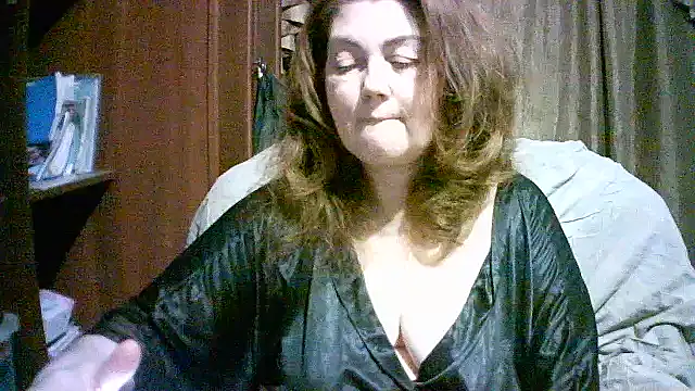 Snapshot of Madame-Butterfly chatting on November 21, 11:26 pm Madame-Butterfly online show from November 21, 11:26 pm