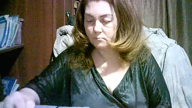 Snapshot of Madame-Butterfly chatting on November 13, 10:24 pm Madame-Butterfly online show from November 13, 10:24 pm