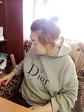 Snapshot of Madame-Butterfly chatting on February 4, 7:51 am Madame-Butterfly online show from February 4, 7:51 am