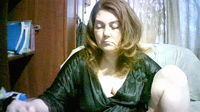 Snapshot of Madame-Butterfly chatting on November 10, 11:26 am Madame-Butterfly online show from November 10, 11:26 am