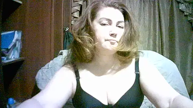 Snapshot of Madame-Butterfly chatting on November 19, 10:32 pm Madame-Butterfly online show from November 19, 10:32 pm