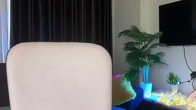 Snapshot of sexy_m23 chatting on November 1, 5:36 am sexy m23 online show from November 1, 5:36 am