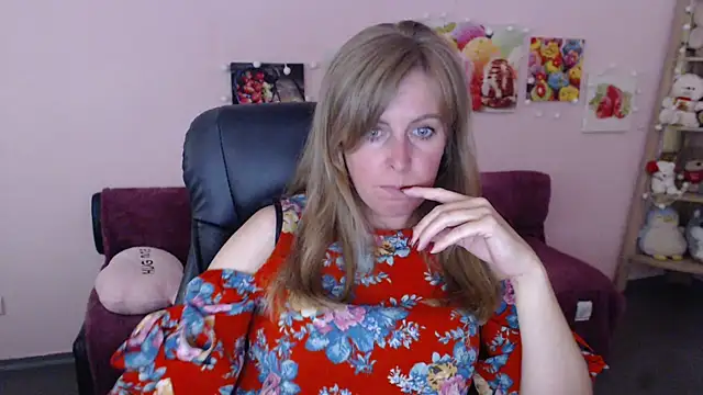Hot Milady online show from June 19, 7:25 am