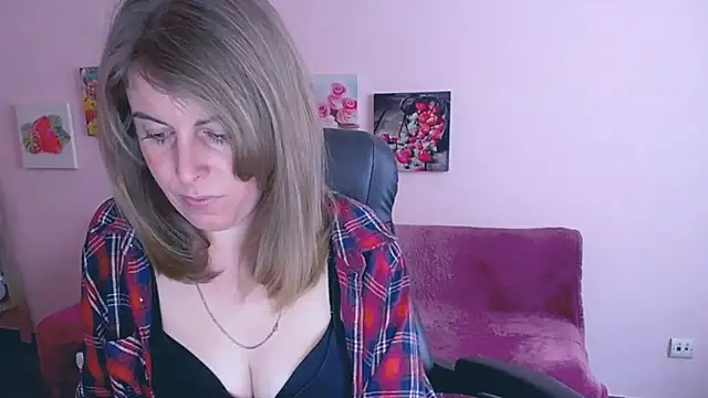 Hot Milady online show from March 18, 8:06 am