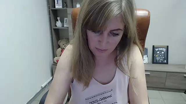 Hot Milady online show from November 17, 8:40 am