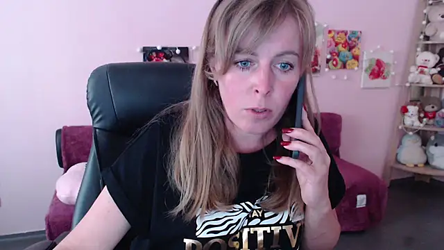 Hot Milady online show from June 2, 7:52 am