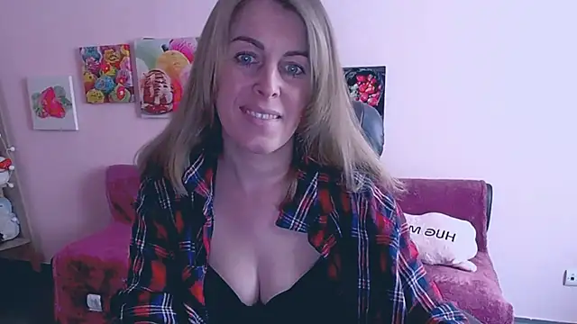 Hot Milady online show from March 3, 8:19 am