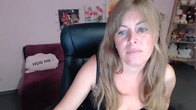 Hot Milady online show from July 9, 7:53 am