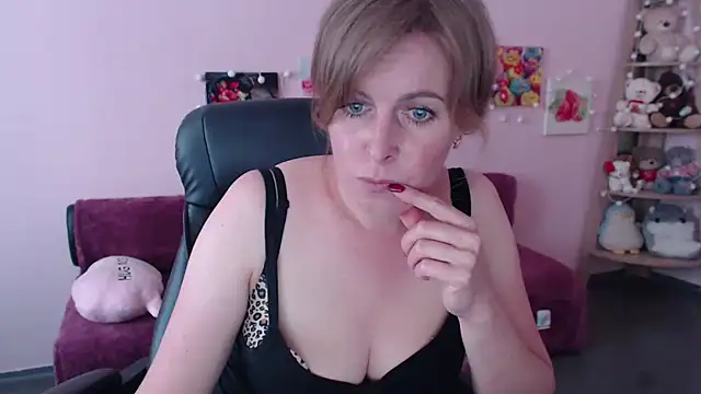 Hot Milady online show from May 22, 7:50 am