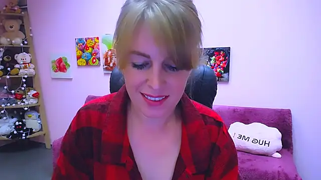 Hot Milady online show from September 23, 7:15 am