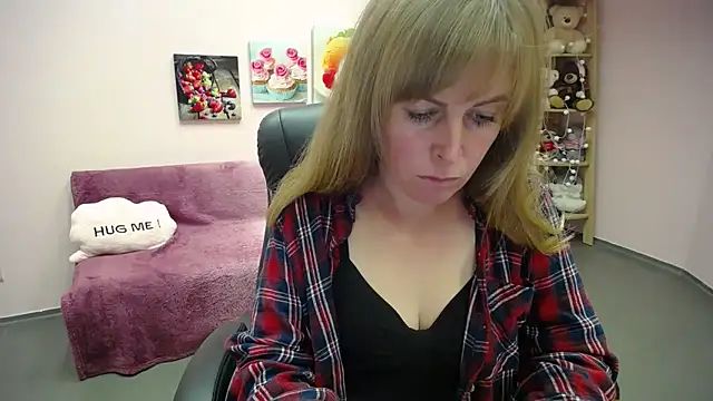 Hot Milady online show from October 3, 7:10 am