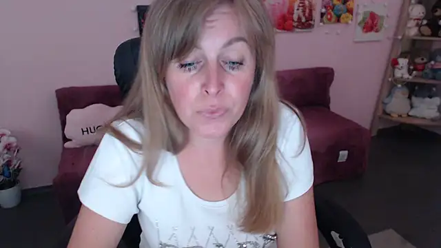 Hot Milady online show from July 1, 7:30 am