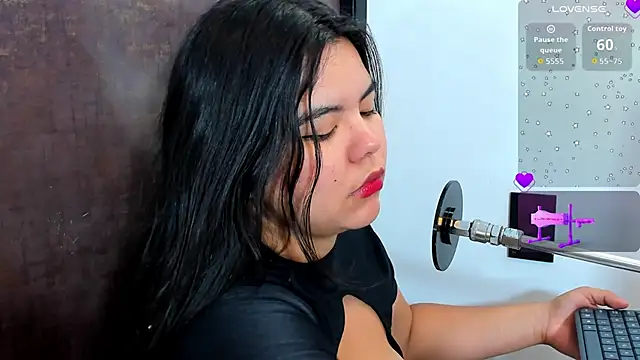 Snapshot of klhoe_boobs chatting on November 14, 4:05 am klhoe boobs online show from November 14, 4:05 am