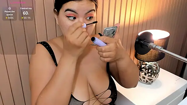 Snapshot of klhoe_boobs chatting on November 16, 3:33 am klhoe boobs online show from November 16, 3:33 am