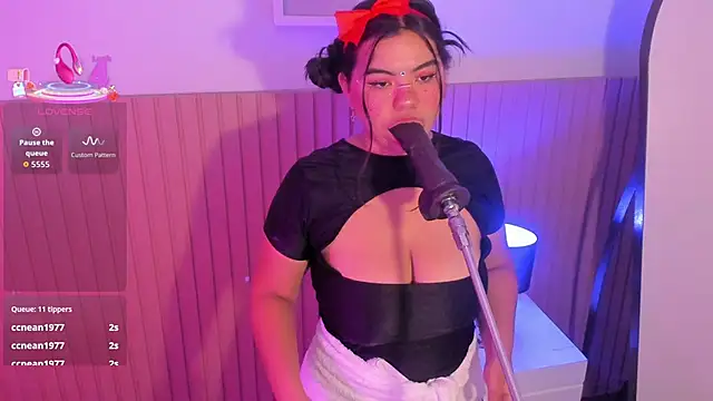 klhoe boobs online show from April 4, 4:08 am