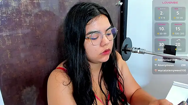 Snapshot of klhoe_boobs chatting on October 31, 4:20 am klhoe boobs online show from October 31, 4:20 am