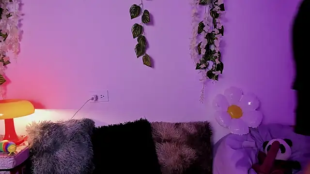 Snapshot of fernanda_indie chatting on October 18, 7:38 pm fernanda indie online show from October 18, 7:38 pm