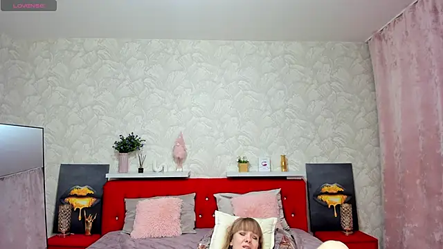 Snapshot of KattyPeachX chatting on November 9, 1:31 am KattyPeachX online show from November 9, 1:31 am