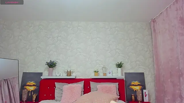 Snapshot of KattyPeachX chatting on June 17, 1:16 am KattyPeachX online show from June 17, 1:16 am