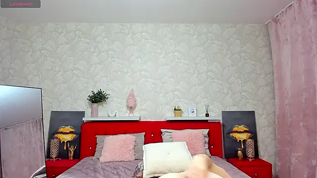 Snapshot of KattyPeachX chatting on November 16, 1:10 am KattyPeachX online show from November 16, 1:10 am