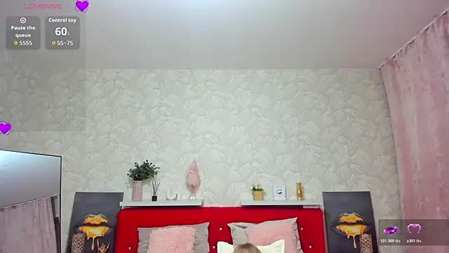 Snapshot of KattyPeachX chatting on November 8, 1:20 am KattyPeachX online show from November 8, 1:20 am