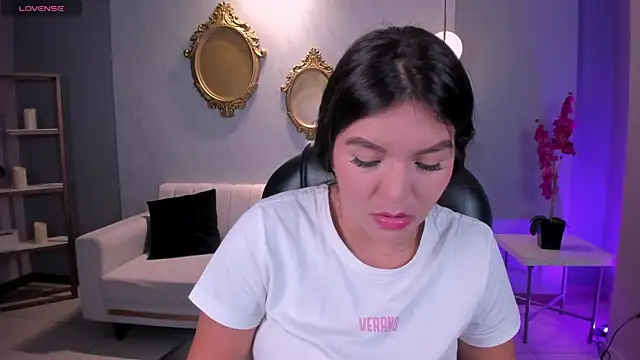 ValeriaRoldanX online show from April 15, 10:21 am