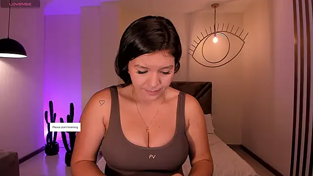 Snapshot of ValeriaRoldanX chatting on May 17, 11:21 am ValeriaRoldanX online show from May 17, 11:21 am