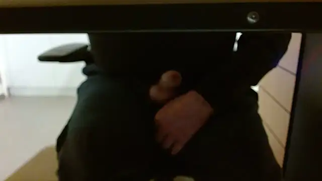 Snapshot of lovewalknaked chatting on November 17, 7:23 am lovewalknaked online show from November 17, 7:23 am