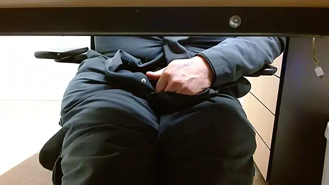 Snapshot of lovewalknaked chatting on November 20, 3:45 pm lovewalknaked online show from November 20, 3:45 pm