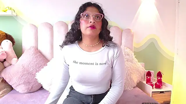 Larisa Karson online show from March 17, 6:11 pm