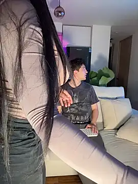 tiana nave online show from April 4, 3:02 am