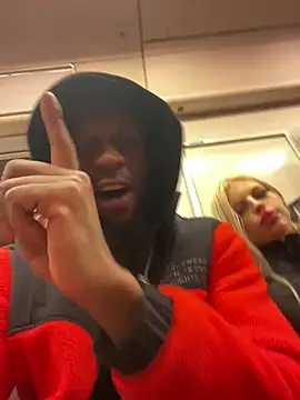 MacTroy online show from April 12, 8:12 pm