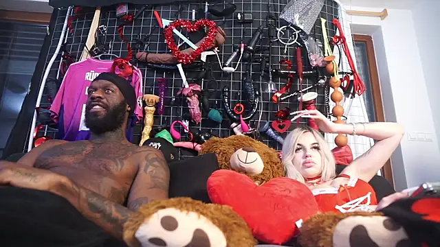 MacTroy online show from February 11, 11:15 pm