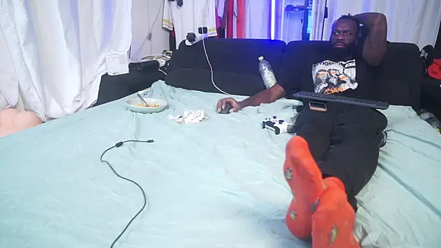 MacTroy online show from November 5, 6:22 pm