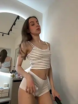 Snapshot of HellPeach chatting on March 14, 1:35 pm HellPeach online show from March 14, 1:35 pm