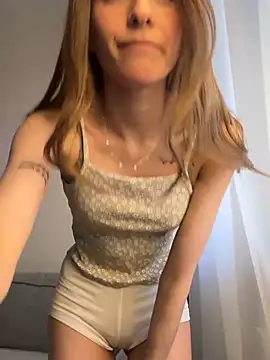 Snapshot of HellPeach chatting on February 25, 2:48 pm HellPeach online show from February 25, 2:48 pm