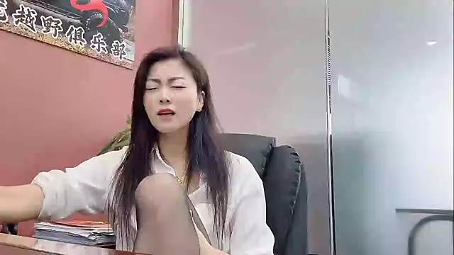 Snapshot of QianF-666 chatting on October 12, 2:57 am QianF-666 online show from October 12, 2:57 am