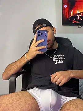 JuanZapata33 online show from March 11, 9:20 pm