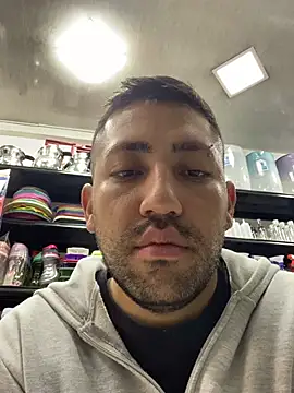 JuanZapata33 online show from February 10, 10:20 pm