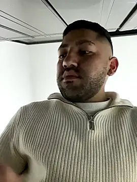 Snapshot of JuanZapata33 chatting on December 16, 2:16 am JuanZapata33 online show from December 16, 2:16 am