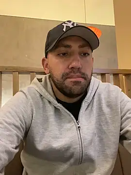 JuanZapata33 online show from December 17, 10:59 pm