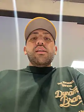 Snapshot of JuanZapata33 chatting on October 29, 8:52 pm JuanZapata33 online show from October 29, 8:52 pm