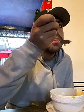 Snapshot of JuanZapata33 chatting on November 12, 9:40 pm JuanZapata33 online show from November 12, 9:40 pm