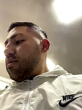 Snapshot of JuanZapata33 chatting on November 15, 9:52 pm JuanZapata33 online show from November 15, 9:52 pm