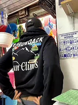 Snapshot of JuanZapata33 chatting on November 11, 9:42 pm JuanZapata33 online show from November 11, 9:42 pm