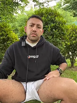 Snapshot of JuanZapata33 chatting on October 28, 9:25 pm JuanZapata33 online show from October 28, 9:25 pm