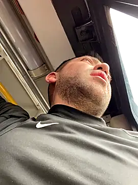 Snapshot of JuanZapata33 chatting on November 21, 5:23 pm JuanZapata33 online show from November 21, 5:23 pm